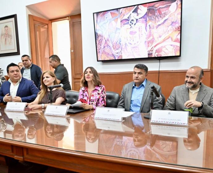 Dialogan Ricardo Villanueva y Karla Planter con diputadas y diputados locales