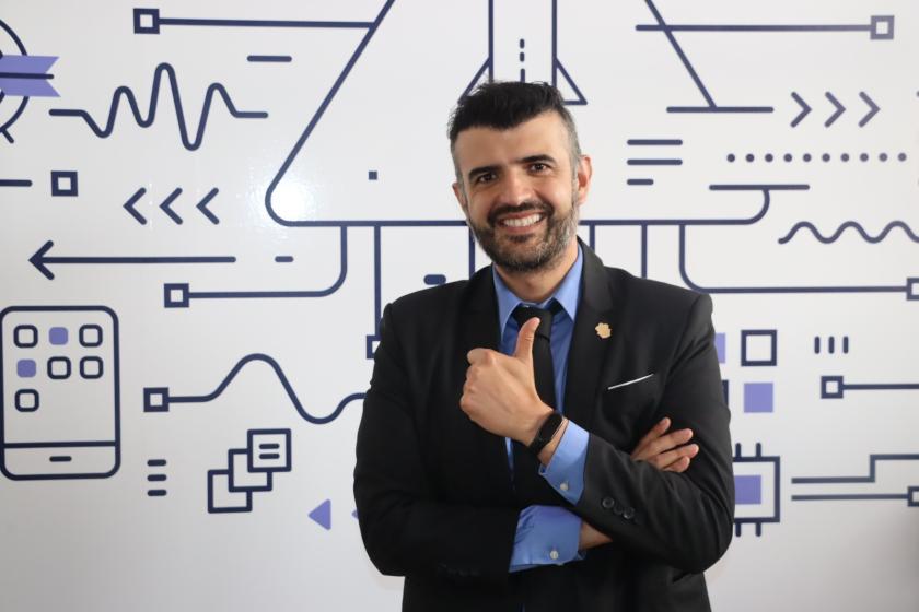 Dr. Guillermo Navarro 