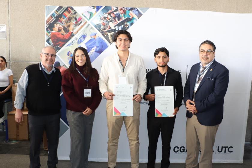 Estudiantes del CUAltos reciben el Premio Ceneval al Desempeño de Excelencia EGEL+D