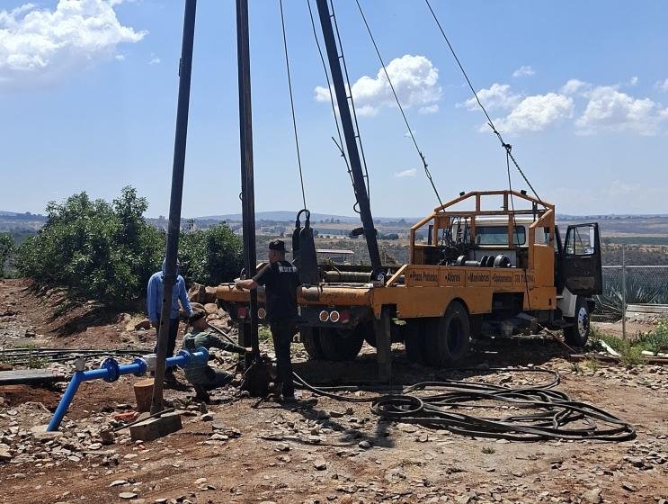 Excavación de pozo profundo en rancho aguacatero. Foto: Cortesía