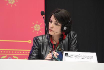 Expositora de la Conferencia “Construir porosidad”.