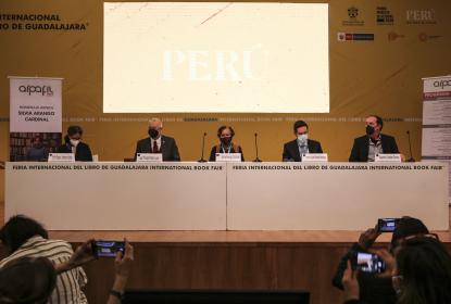 Asistentes de la entrega de Medalla  “Jorge Camberos Garibi”.