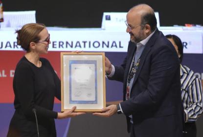 Arquitecta Tatiana Bilbao y autoridad UdeG.