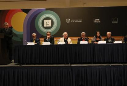 Integrantes de la Charla “Hacia una nueva teoría del desarrollo”.