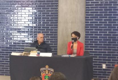 Expositor de la conferencia “Vivir con los Indígenas: una experiencia”.