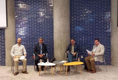 Expositores del Conversatorio “Los Retos y Oportunidades de una Administración Pública Avanzada”.