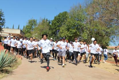 Alumnos en carrera.