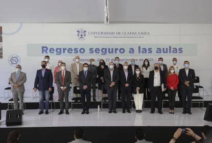 Integrantes de la rueda de prensa para el regreso a clases.