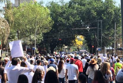 Alumnos manifestando