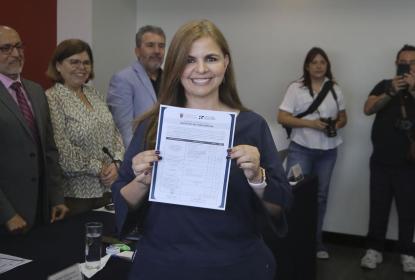 Obtiene la Mtra. Karla Planter Pérez registro como aspirante a la Rectoría General de la UdeG